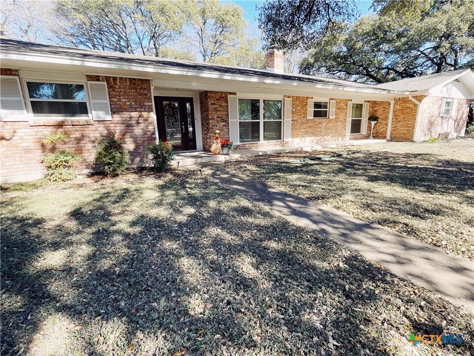 700 Shanklin Rd in Belton, TX - Building Photo