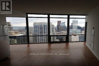 832-4832 Bay St. in Toronto, ON - Building Photo - Building Photo