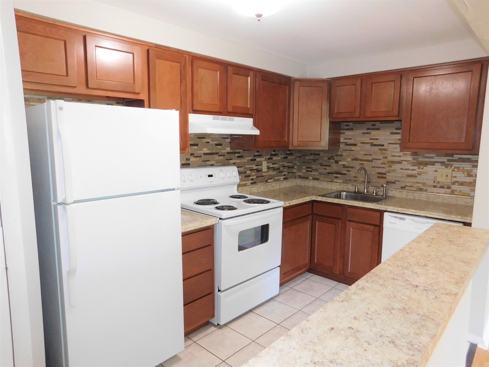 Apartments at Logan Station in Bethel Park, PA - Building Photo