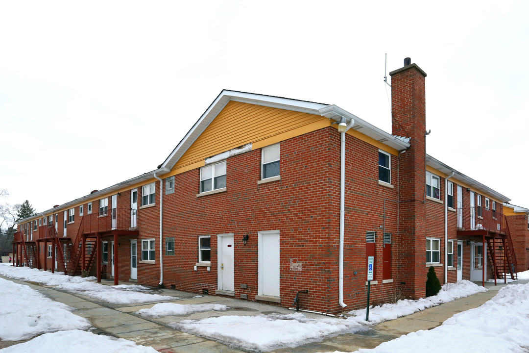 Palatine Park Apartments in Palatine, IL - Building Photo