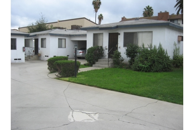 400-408 S Alhambra Ave in Monterey Park, CA - Building Photo