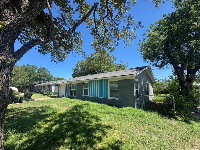 1400 Kamar Dr in Austin, TX - Building Photo - Building Photo