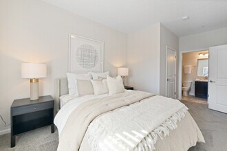 Hudson Crossing in Grove City, OH - Building Photo - Building Photo