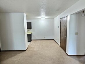 656 Summit Dr in Fairmont, MN - Building Photo - Building Photo