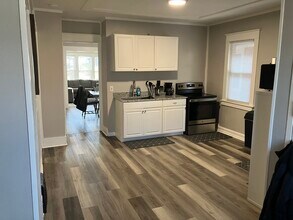 2463 N 45th St, Unit UPPER in Milwaukee, WI - Building Photo - Building Photo