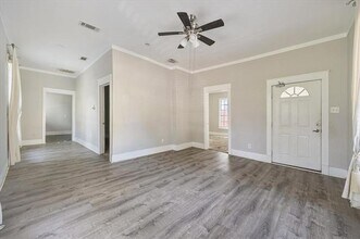 608 N Adelaide St in Terrell, TX - Foto de edificio - Building Photo