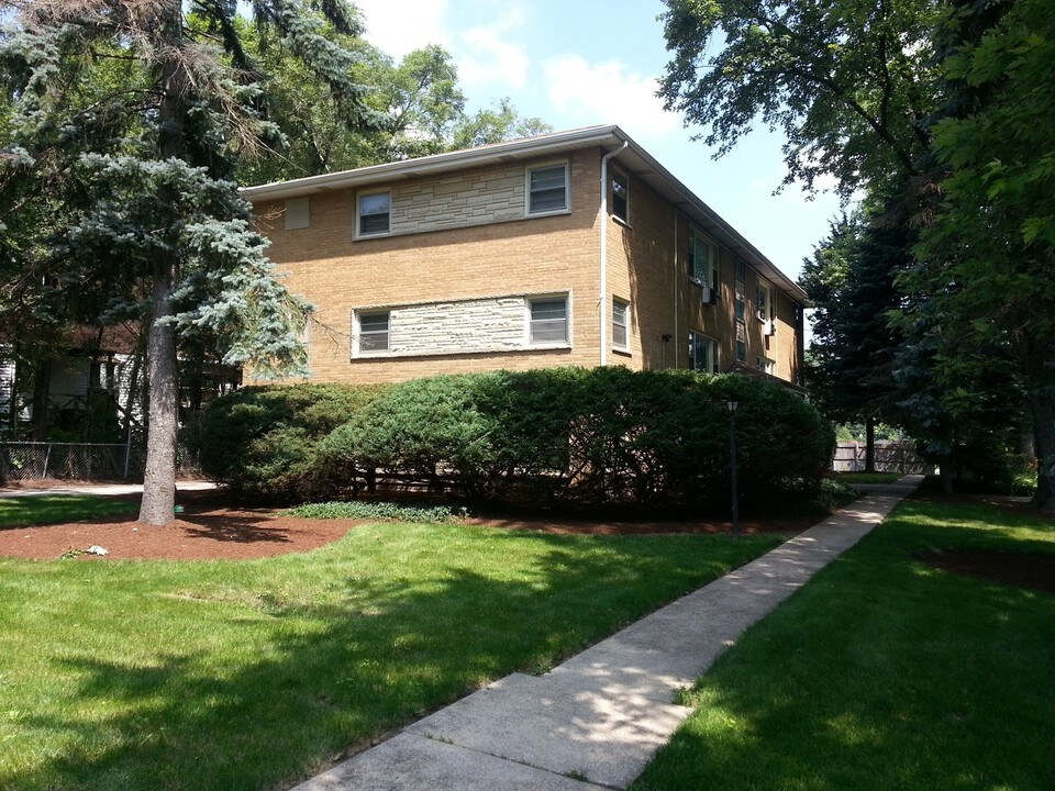 16 2nd St in Downers Grove, IL - Building Photo