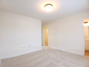 5094 River’s Edge Wy NW in Edmonton, AB - Building Photo - Building Photo