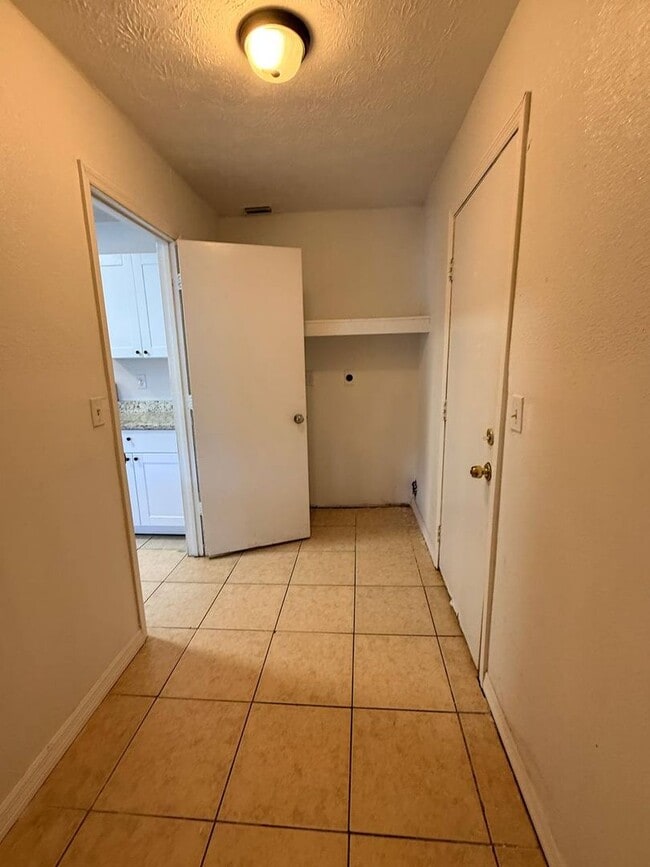 704 Pineville Ln-Unit -706 in Lakeland, FL - Foto de edificio - Building Photo