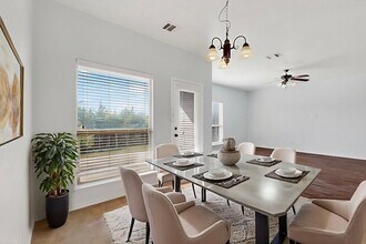 1066 Carpenter Ct in Lavon, TX - Foto de edificio - Building Photo