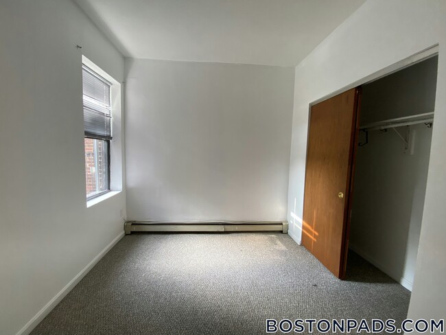 63 S Huntington Ave, Unit 5 in Boston, MA - Building Photo - Building Photo