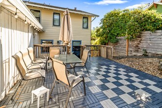 9933 64th Ave S in Seattle, WA - Foto de edificio - Building Photo