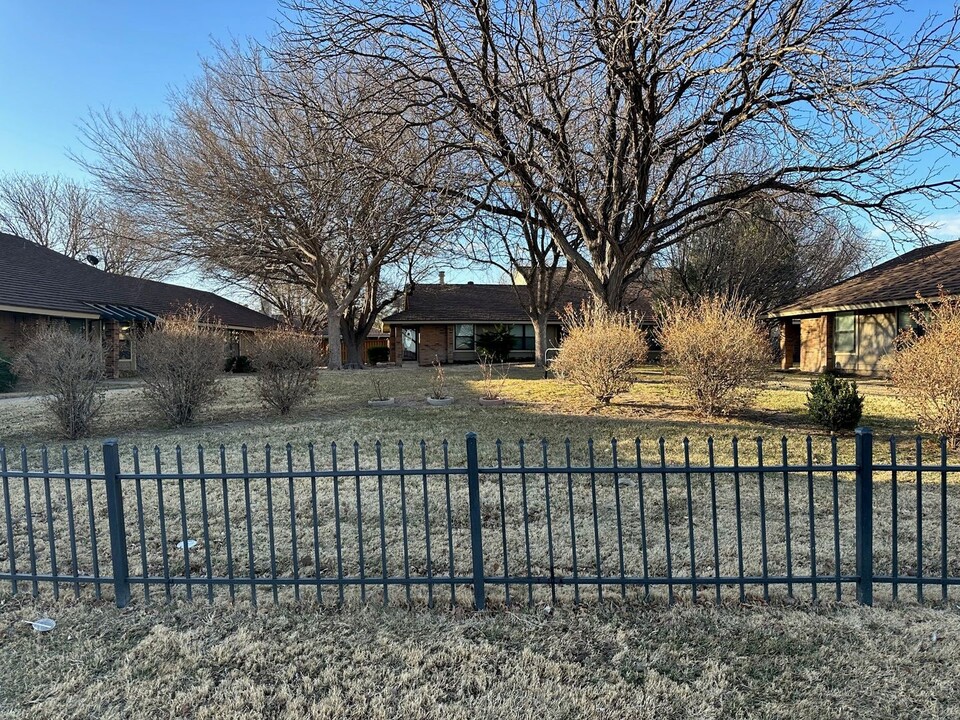 3000 Fleetwood Dr in Amarillo, TX - Building Photo