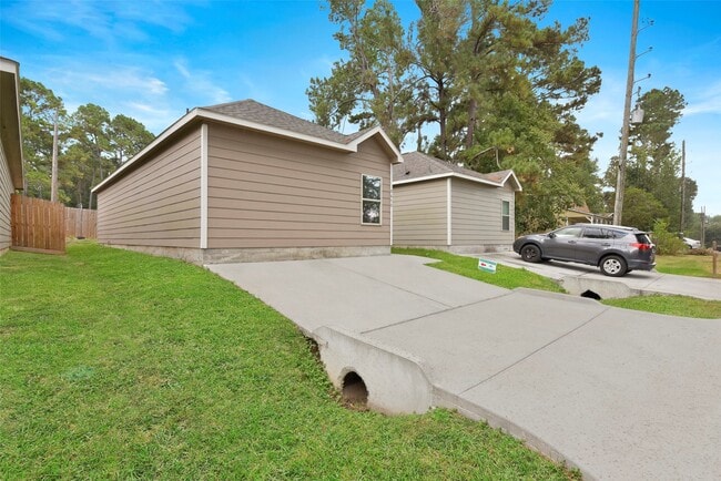 9650 Warm Spring in Willis, TX - Building Photo - Building Photo