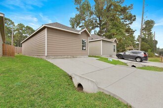 9650 Warm Spring in Willis, TX - Foto de edificio - Building Photo