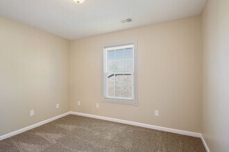 405 NE 6th St in Oak Grove, MO - Building Photo - Building Photo