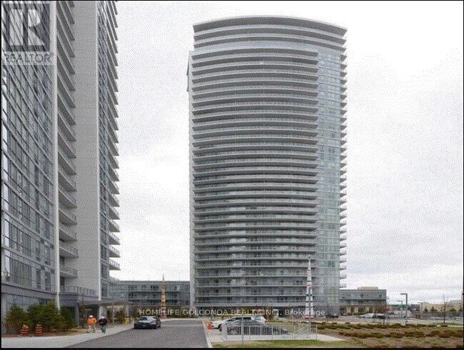 70 Forest Manor Rd in Toronto, ON - Building Photo - Building Photo