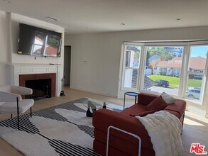 1546 S Ogden Dr in Los Angeles, CA - Building Photo - Building Photo