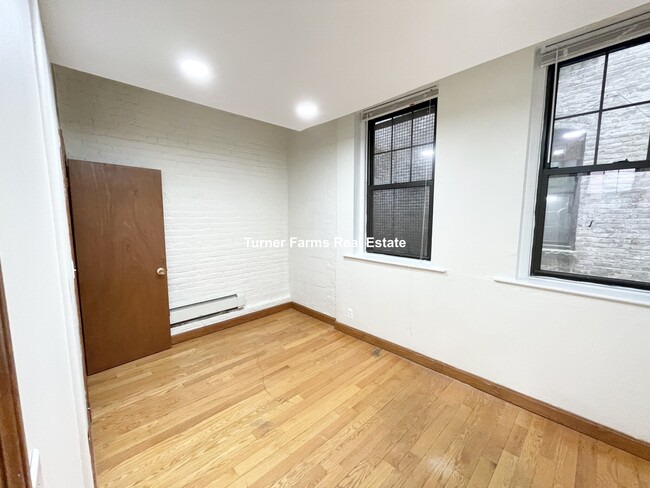 204 Hemenway St, Unit 32 in Boston, MA - Foto de edificio - Building Photo