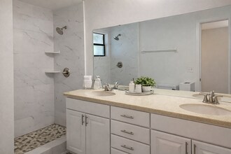 3427 59th Ave W in Bradenton, FL - Foto de edificio - Building Photo