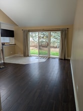 7463 Grant Cir in Hanover Park, IL - Foto de edificio - Building Photo