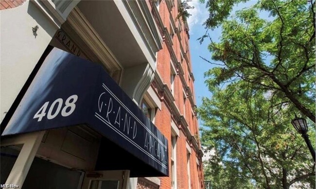 property at 408 W Saint Clair Ave