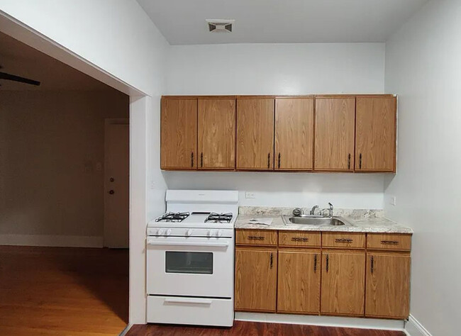 3354 N Broadway St, Unit 2R in Chicago, IL - Building Photo - Building Photo