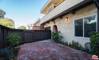 16 Reef St in Marina Del Rey, CA - Building Photo