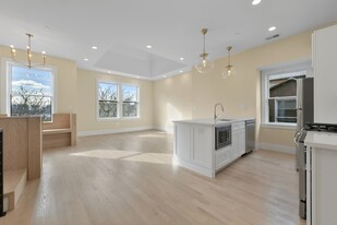 160 Webster St, Unit 3 in Boston, MA - Building Photo