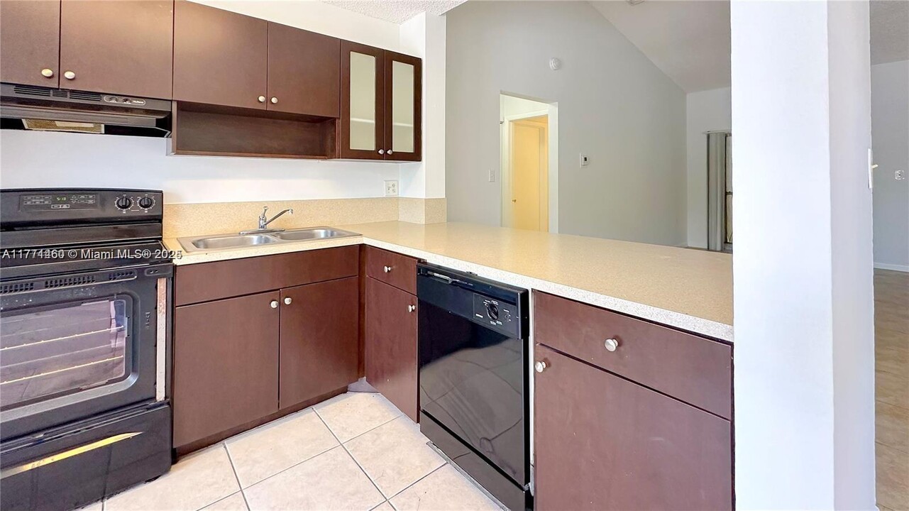 2218 SW 81st Ave in Miramar, FL - Building Photo
