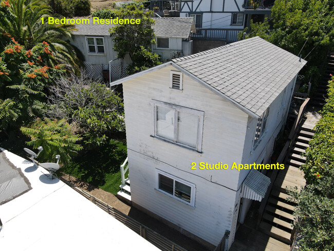 336 Whittley Ave in Avalon, CA - Building Photo - Building Photo