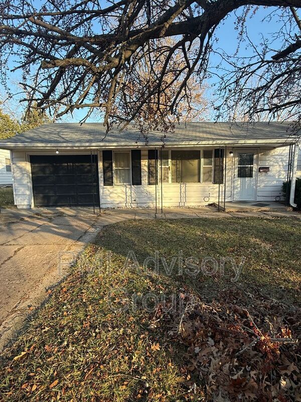 property at 2220 SW Morningside Rd