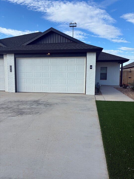 7020 40th St in Lubbock, TX - Building Photo