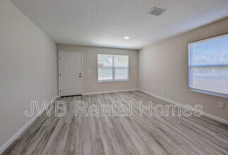 5827 Ave B in Jacksonville, FL - Foto de edificio - Building Photo