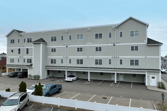 Ocean View Suites in Hampton, NH - Foto de edificio - Building Photo