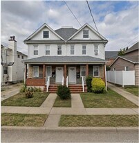 156 Cleveland Ave, Unit Studio in Mineola, NY - Building Photo