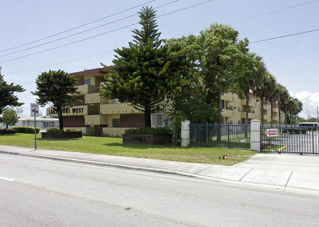 Lakeshore West in Miami, FL - Building Photo - Building Photo