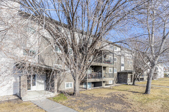 Hillview Estates Apartments in Edmonton, AB - Building Photo - Building Photo