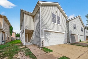 6115 Shadow Isle Ln in Houston, TX - Building Photo