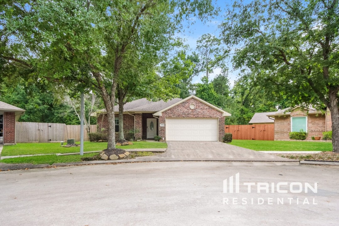 2306 Hunter Park Ct in Conroe, TX - Building Photo