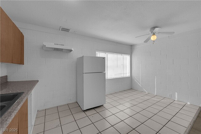 property at 2908 E Poplar Ave