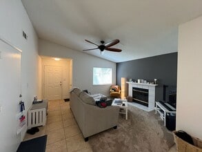 3636 Almeria Dr in Modesto, CA - Building Photo - Building Photo
