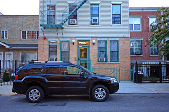 26 Schaefer St in Brooklyn, NY - Building Photo - Building Photo