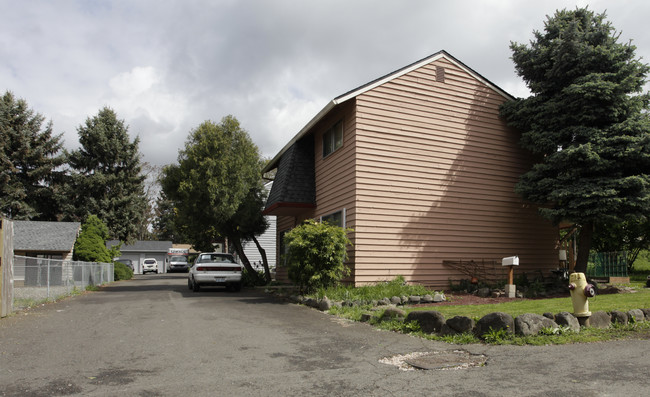 Cedar Village Townhomes in Vancouver, WA - Building Photo - Building Photo