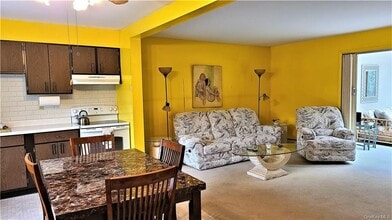 52 Medallion Rd in Kiamesha Lake, NY - Building Photo - Building Photo