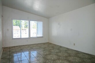 5210 38th Ave in Sacramento, CA - Building Photo - Building Photo