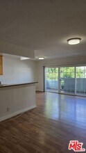 350 S Hobart Blvd in Los Angeles, CA - Building Photo - Building Photo