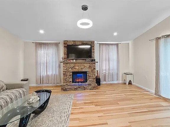 15 Ancona Rd in Worcester, MA - Foto de edificio - Building Photo