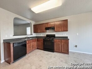 6910 Lunar Way in Converse, TX - Building Photo - Building Photo