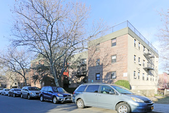 2032 24th St in Long Island City, NY - Building Photo - Building Photo